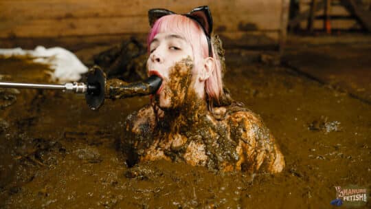 Catwoman Lyndra Erste Mal im Gülleschacht – Bild 16