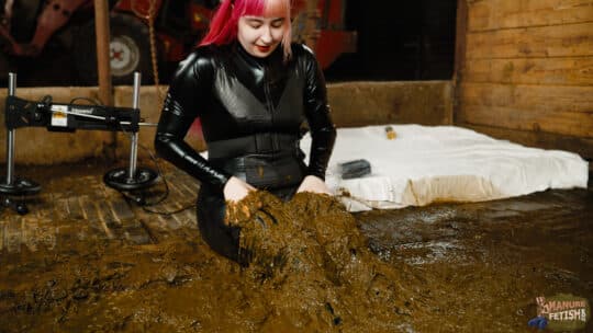 Catwoman Lyndra Erste Mal im Gülleschacht – Bild 4